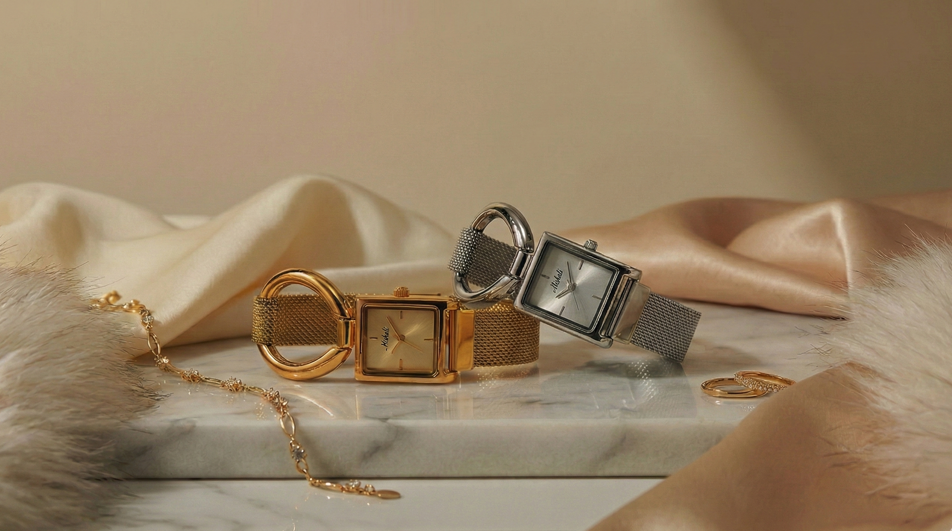 deux montres or argent femme